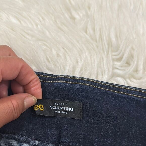 Lee Blue Capri Sculpting Denim Size 6 or Medium .NWOT - Picture 3 of 9
